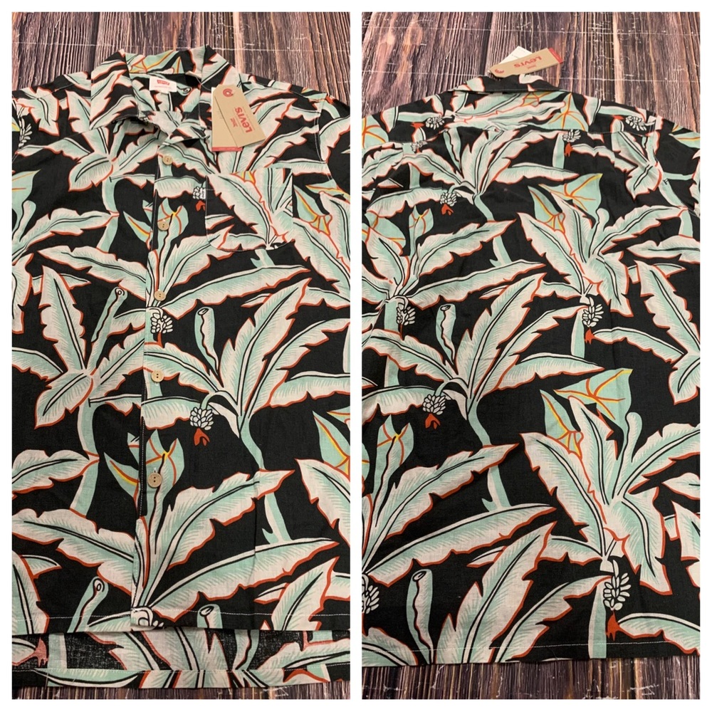 NWT Levi’s shirt size M
Pit to pit: 21 1/2
Length: 27 1/2
B326